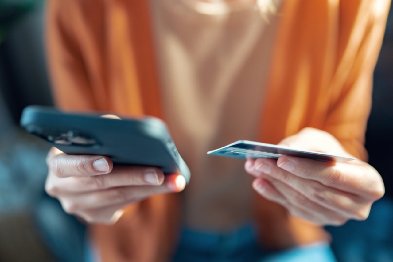 Customer receiving a secure payment link on a mobile device